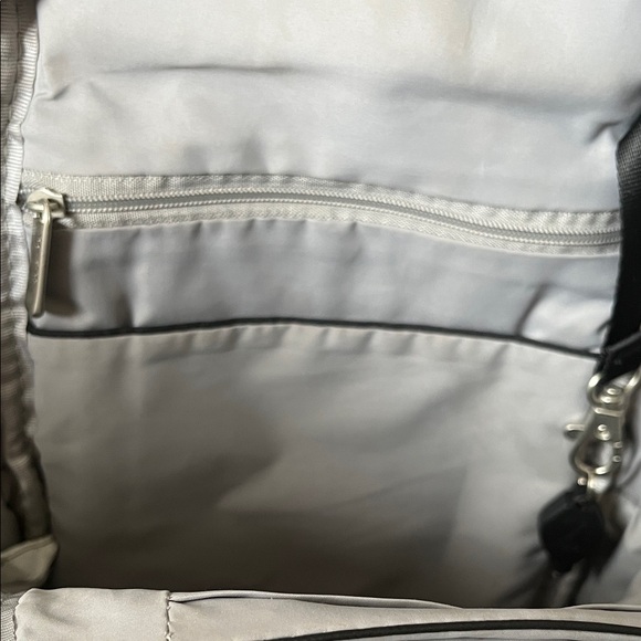 Travelon sling black multi pocket bag - Picture 5 of 7